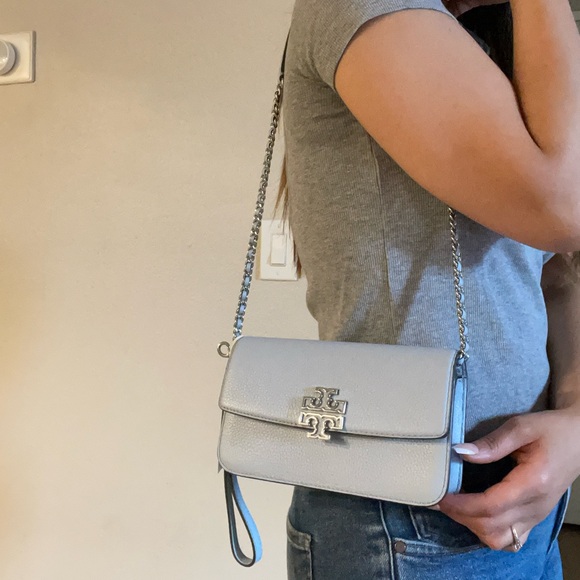New, tory burch britten chain crossbody wallet w. Wristlet 141012 blue m… - Picture 15 of 17